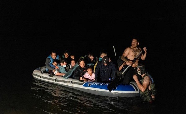 Di dân vẫn vượt sông vào Mỹ giữa đêm tối bất chấp hiểm nguy 