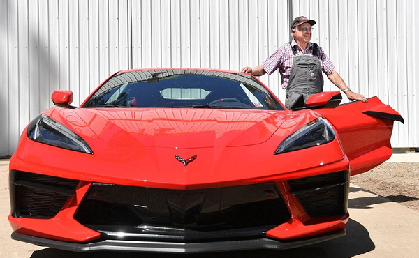 Cụ ông 87 tuổi chờ 60 năm để mua Chevrolet Corvette 