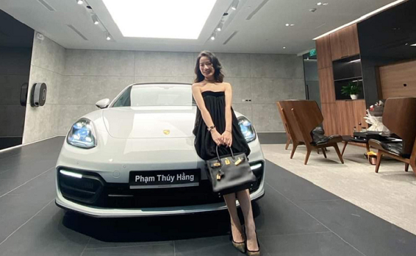 Ái nữ Nghệ An nhận quà siêu xe 8 tỷ 