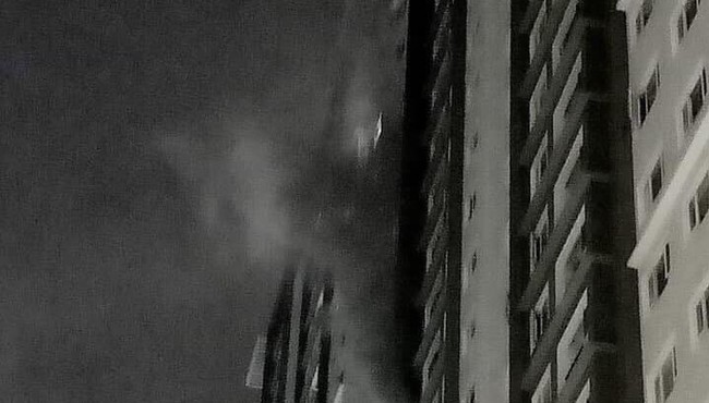 Cháy tủ điện ở tầng 13 chung cư The Park Residence, cư dân hoảng loạn trong đêm