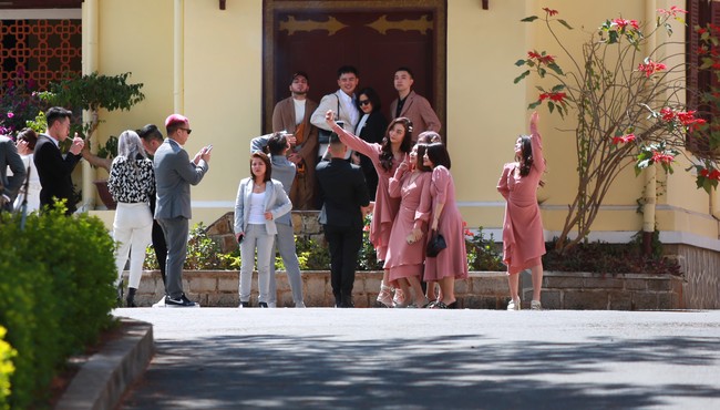 Cận cảnh đám cưới bí mật của ca sĩ Tóc Tiên và Hoàng Touliver tại Đà Lạt