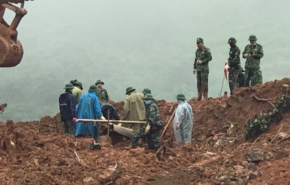 Đã tìm thấy 16 thi thể trong vụ 22 cán bộ, chiến sĩ bị đất đá chôn vùi ở Quảng Trị 