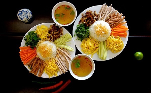 Cơm âm phủ - món ăn kỳ lạ hấp dẫn du khách ở Huế