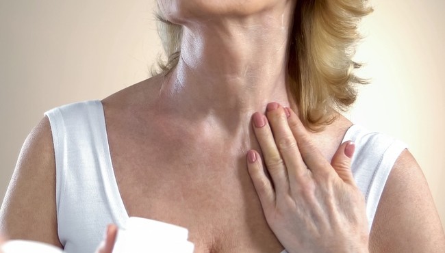 7 cách đơn giản xóa nếp nhăn vùng ngực hiệu quả