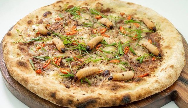 Những loại bánh pizza kinh dị 'nghe tên đã choáng' mới xuất hiện tại Việt Nam