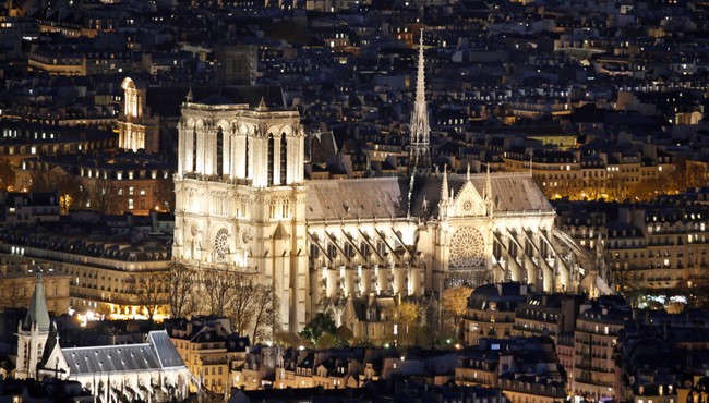 Infographic: Những thăng trầm suốt 850 năm của Nhà thờ Đức Bà Paris