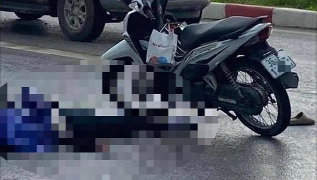 Cô gái trẻ bị sét đánh tử vong khi chạy xe máy lúc trời mưa ở Thanh Hóa