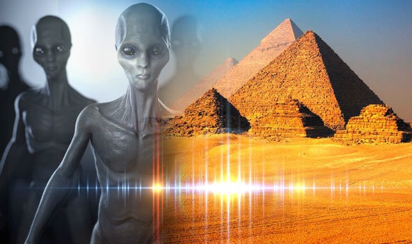 Sốc: Lộ bằng chứng UFO từng tới kim tự tháp Ai Cập?