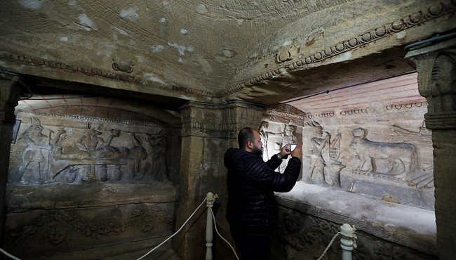 Cảnh tượng cực choáng bên trong hầm mộ “khủng” ở Ai Cập
