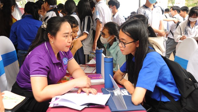 TP HCM: Hàng nghìn học sinh tham gia ngày hội hướng nghiệp tuyển sinh 