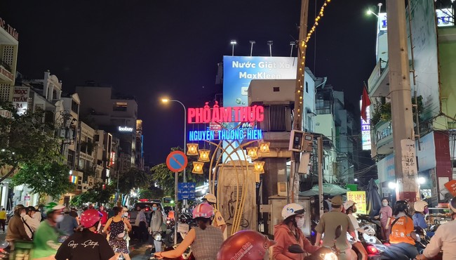 Cận cảnh phố ẩm thực Nguyễn Thượng Hiền vừa đi vào hoạt động tại TP Hồ Chí Minh