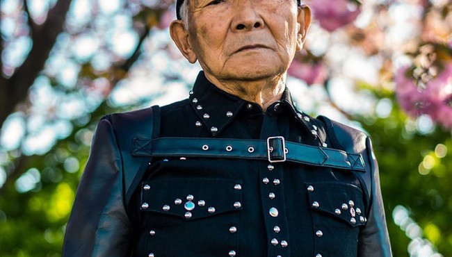Gu thời trang 'chất phát lừ' của soái cụ 84 tuổi