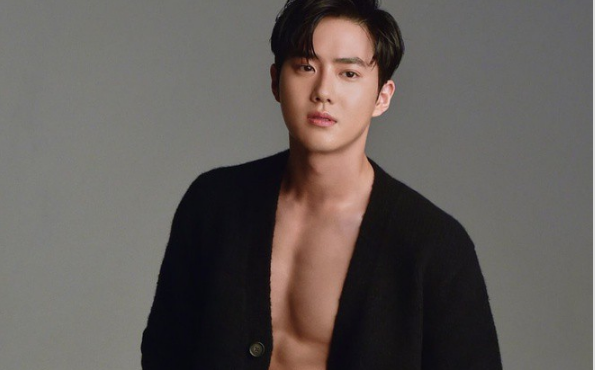 Hình cực phẩm khi mỹ nam Hàn mặc áo phanh ngực
