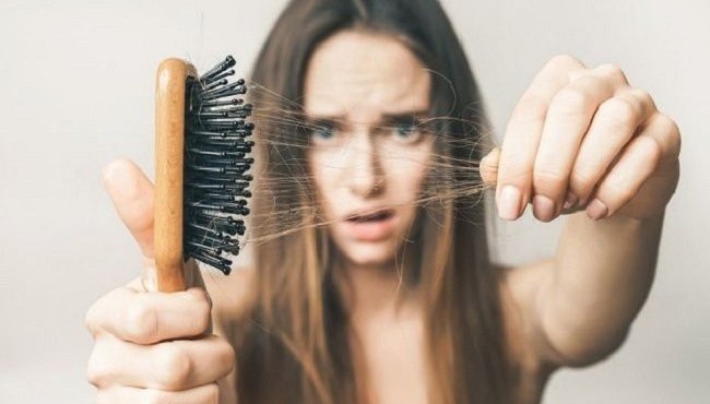 Mẹo giúp bạn giảm rụng tóc hiệu quả ngày giao mùa