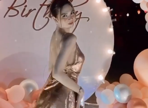 Ngọc Trinh lại gây chú ý khi diện váy mỏng manh trong tiệc sinh nhật 