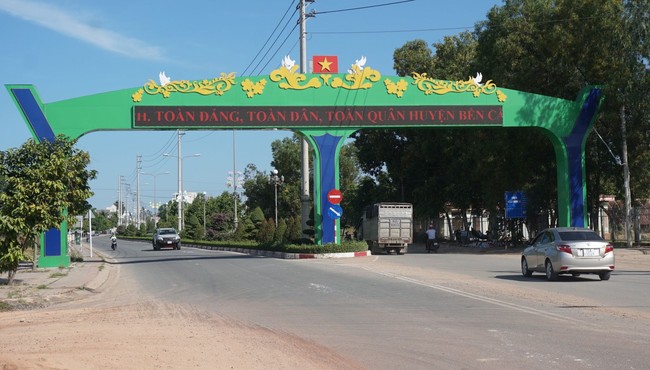 Tây Ninh: Nhà thầu Tiến Tân Phát được chỉ định xây cổng chào hơn 400 triệu đồng