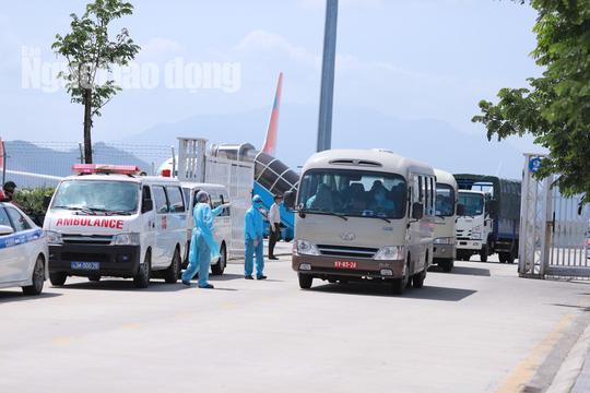 Nhóm khách Hàn Quốc từ Deagu từ chối cách ly ở bệnh viện được Đà Nẵng đưa về nước 