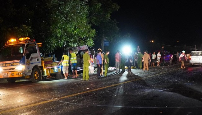 Vụ tai nạn 8 người chết ở Bình Thuận: Quá nguy hiểm khi không có dải phân cách!