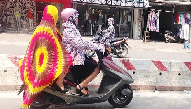 Hết hồn với “style Ninja” trong ngày nắng nóng đỉnh điểm ở Sài Gòn