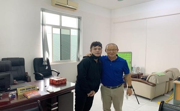 Nghỉ dịch Covid-19, HLV Park Hang Seo tranh thủ học tiếng Việt