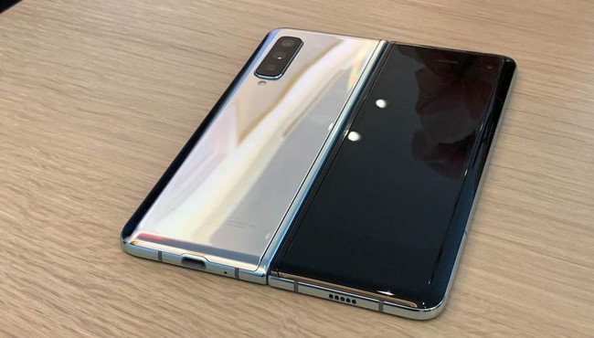 Samsung sản xuất 1 triệu chiếc điện thoại gập năm 2019