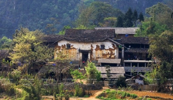 Bên trong căn nhà cổ trăm tuổi dáng chim đại bàng ở Hà Giang