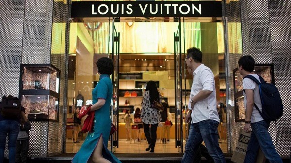 Lý do túi Louis Vuitton rất đắt đỏ nhưng không bao giờ giảm giá