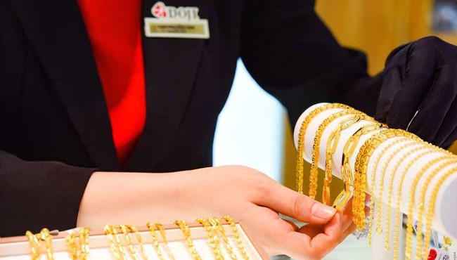 Giá vàng hôm nay: Vàng thế giới thấp hơn 17,26 triệu đồng/lượng so vàng trong nước 
