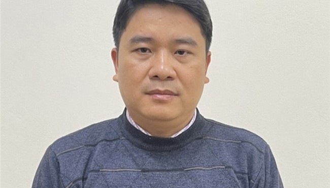 Cựu Phó Chủ tịch Quảng Nam Trần Văn Tân làm thơ trước tòa