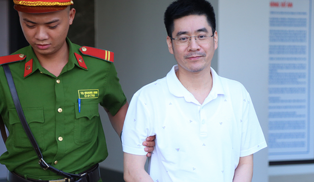 Cựu điều tra viên Hoàng Văn Hưng 'nước mắt ngắn dài' khi nhận tội