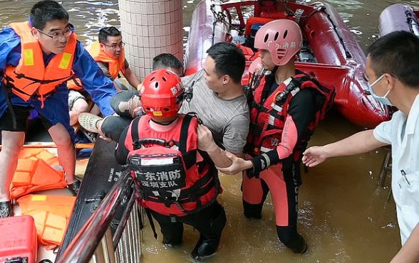 Lũ lụt nghiêm trọng nhất trong 100 năm ở Trung Quốc