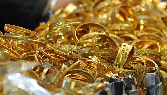 Giá vàng hôm nay: Vàng SJC giảm 100.000 đồng/lượng