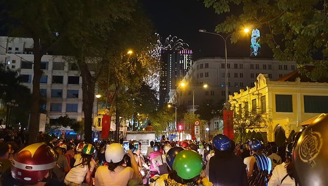 TP HCM tưng bừng pháo hoa chào đón năm mới 2019 