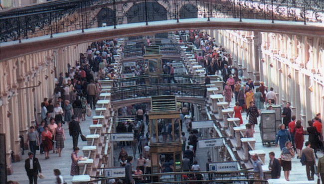 Cận cảnh khu mua sắm sang chảnh nhất Moscow năm 1985