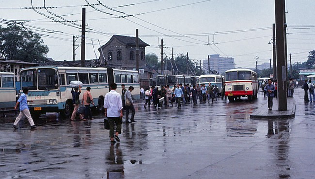 Ảnh thú vị về tiện giao thông độc đáo ở Bắc Kinh năm 1983