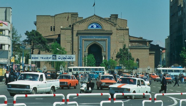 Loạt ảnh sinh động về cuộc sống muôn màu ở Iran năm 1996