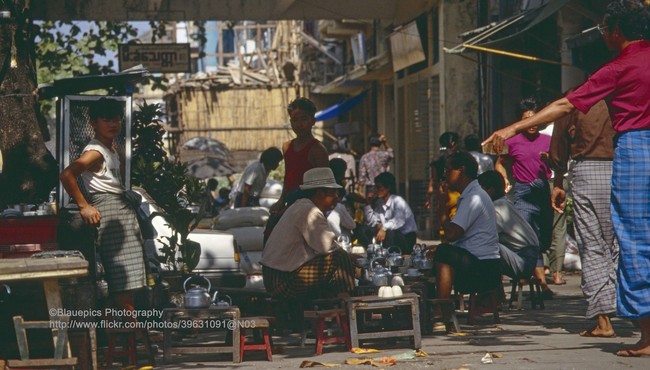 Cuộc sống sôi động ở thủ đô của Myanmar năm 1992