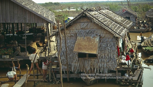 Cuộc sống trên biển hồ ở Campuchia năm 1993