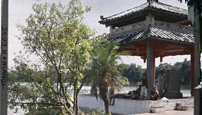 Hồ Hoàn Kiếm - đền Ngọc Sơn trông khác lạ trong ảnh màu 1915