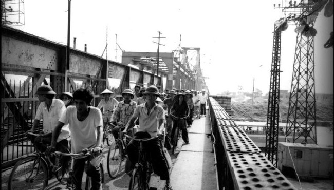 Ngắm cuộc sống ở Hà Nội năm 1992 qua loạt ảnh sinh động