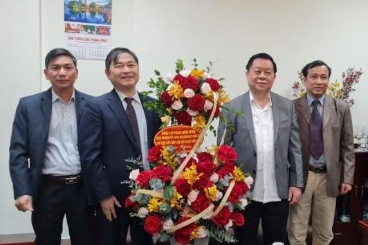 Chủ tịch VUSTA Phan Xuân Dũng chúc mừng tân Trưởng ban Tuyên giáo Trung ương