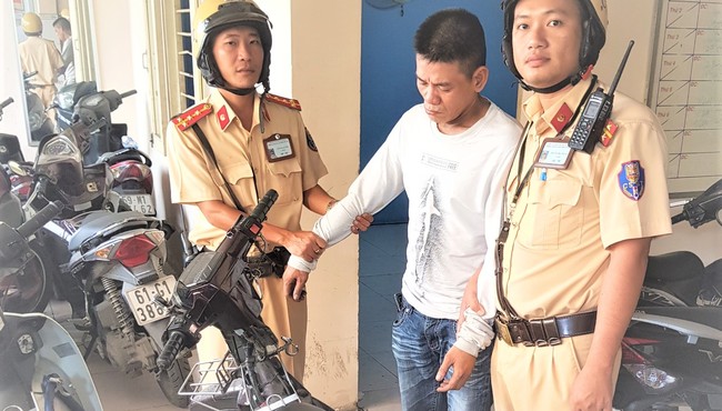 CSGT truy đuổi kẻ trộm cắp như phim trên phố Sài Gòn