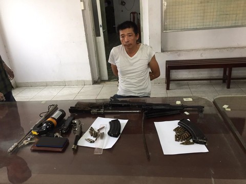Người đàn ông mang súng K56 cùng 29 viên đạn đi dạo phố Sài Gòn