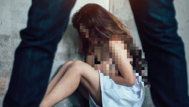 ​Cô gái 21 tuổi bị người đàn cùng dãy nhà trọ khống chế hiếp dâm