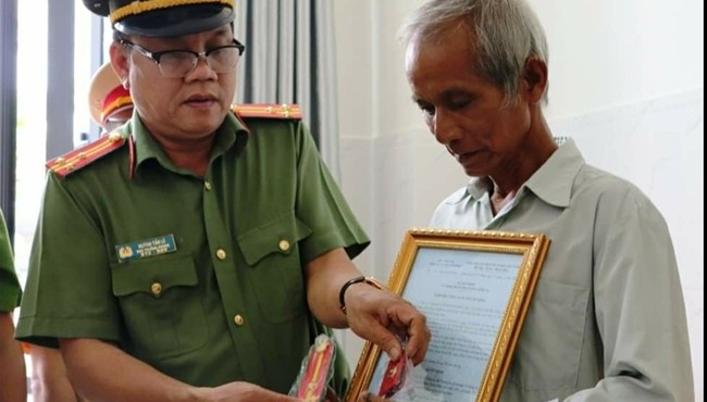 Thăng cấp hàm với trung uý CSGT bị quái xế tông tử vong ở Sài Gòn