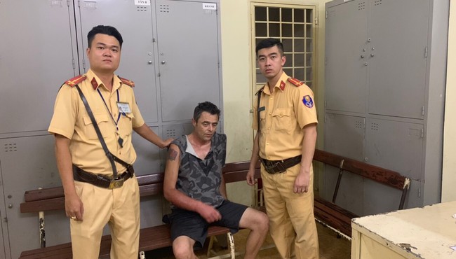 Du khách nước ngoài dùng dao khống chế nhân viên Circle’K cướp tài sản ở Sài Gòn