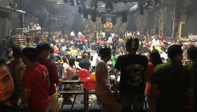 Hơn 200 dân chơi nghi phê ma tuý ở quán bar ở Sài Gòn