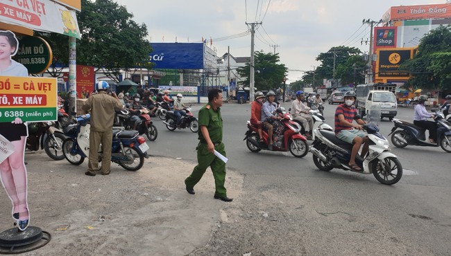 Nhóm trộm xe SH đâm 3 người bị thương trên phố Sài Gòn