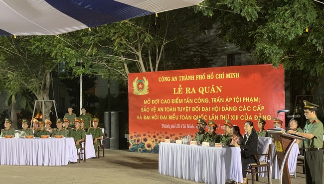 Đại tá Lê Hồng Nam phát động lễ xuất quân tấn công trấn áp tội phạm 