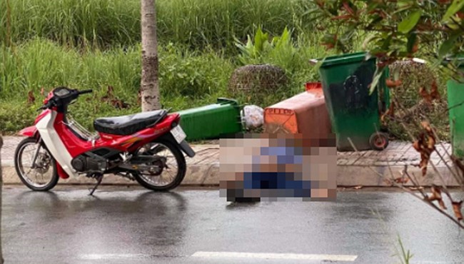 Người đàn ông tử vong bất thường cạnh xe máy 